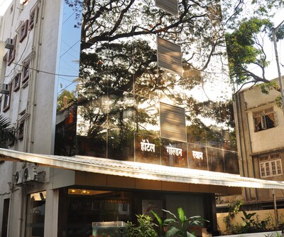 Golden Swan Hotel